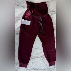 Large figs maternity zamora joggers
